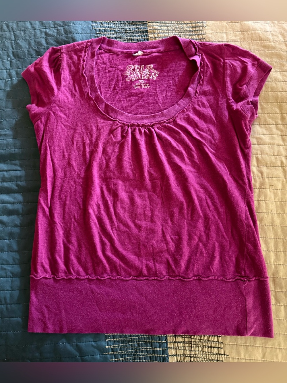 Women's/Junior Scoop Neck Short Sleeve Top - Rasberry
